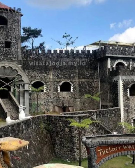 The Lost World Park _ Batu Alien